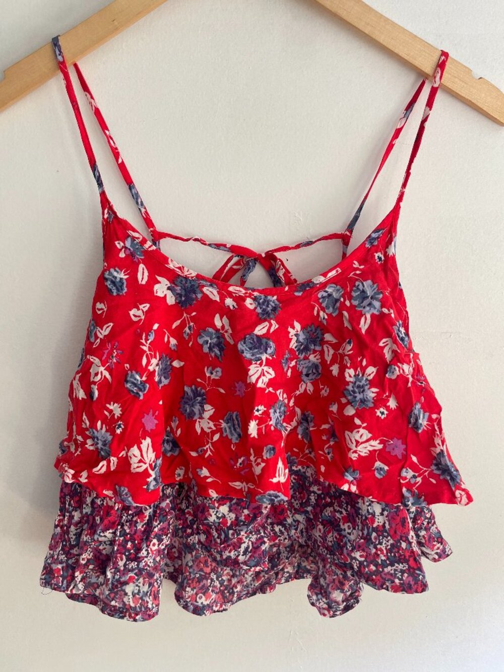 Kimchi Blue | Red Floral FLowy Cropped Tank | M